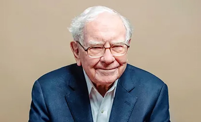 Nach Buffett kommt der Vertrauens-Test: Warum junge Anleger neue „Welterklärer“ brauchen – und was Finanzmarken jetzt bieten müssen